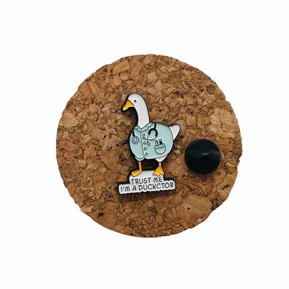 ✨Cartoon Animal Shaped Doctor Duck Pin Brooch Trust Me I'm A Ducktor for Doctors - Picture 2 of 5